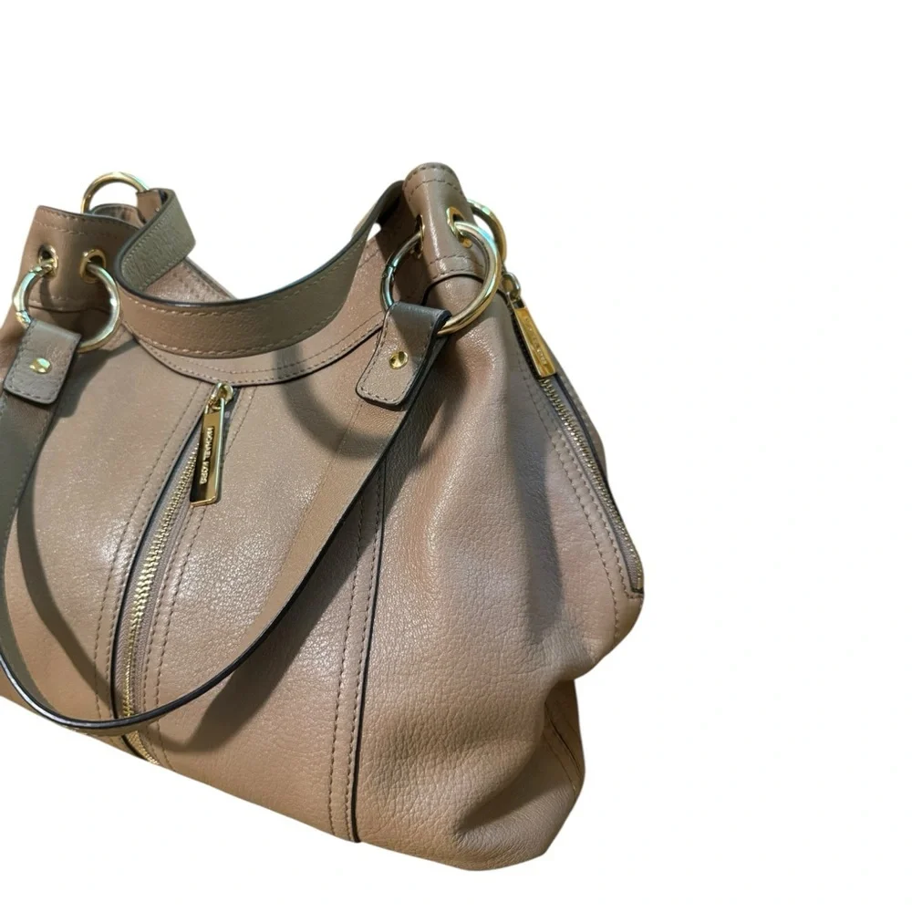 Michael Kors Tan Shoulder Bag with Pebbled Finish - Picture 2 of 11